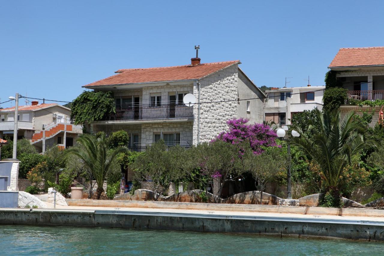 Apartments By The Sea Vinisce, Trogir - 4892 Eksteriør billede